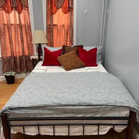 A Spacious Room In Queens Nueva York Exterior foto